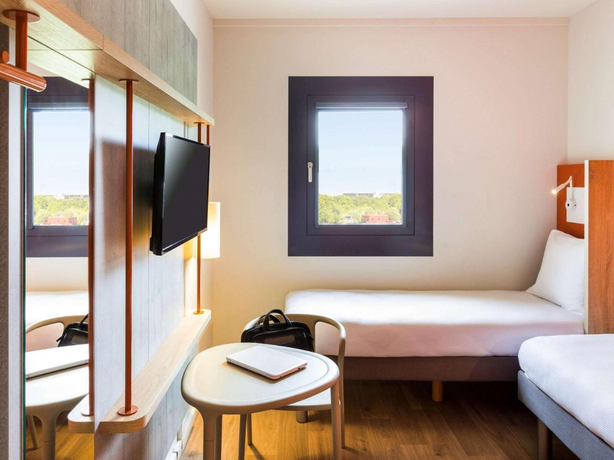 ibis budget Stein Maastricht Buitenkant foto