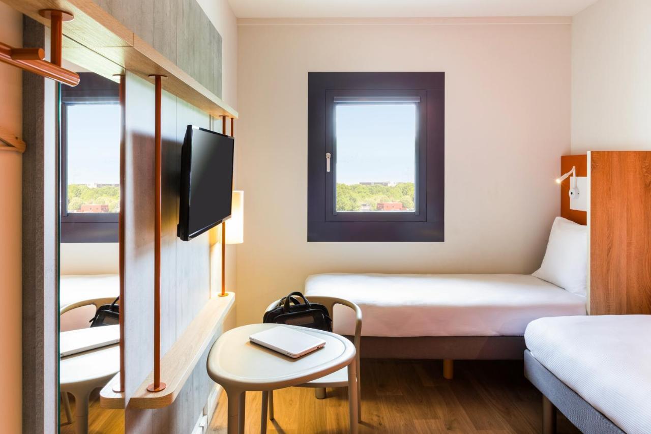 ibis budget Stein Maastricht Buitenkant foto